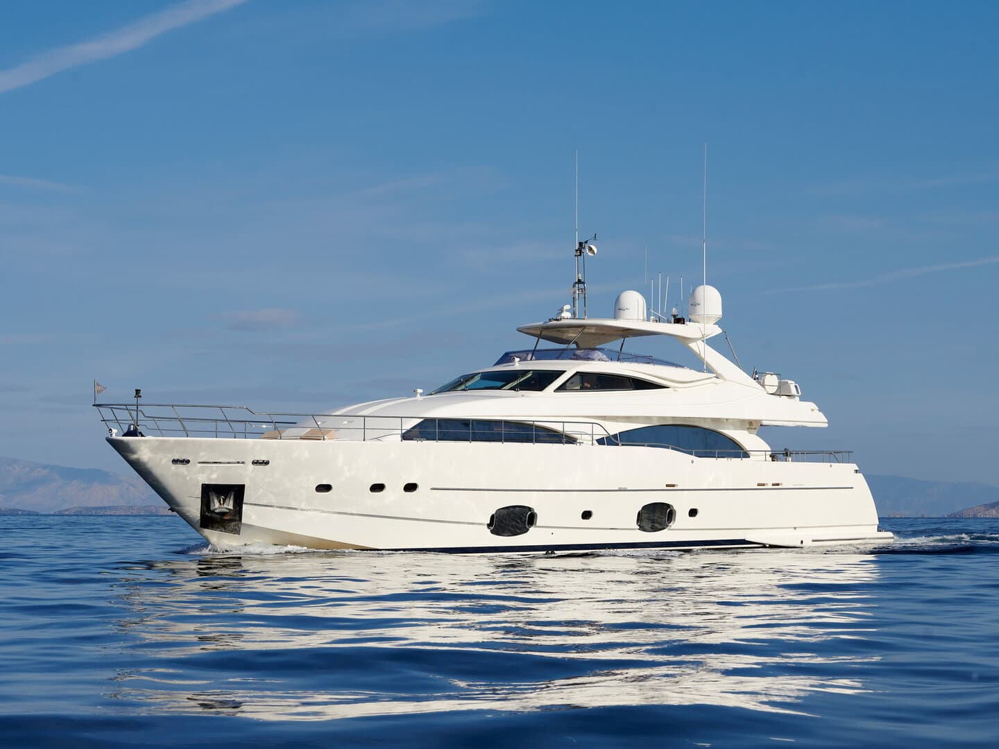 M/Y BEST OFF: Your Ideal Summer Escape Awaits in Sardinia and the South of France