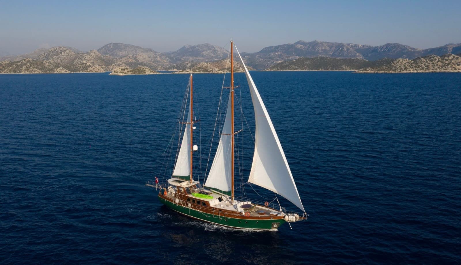 Explore the Greek Islands with LADY FREYA