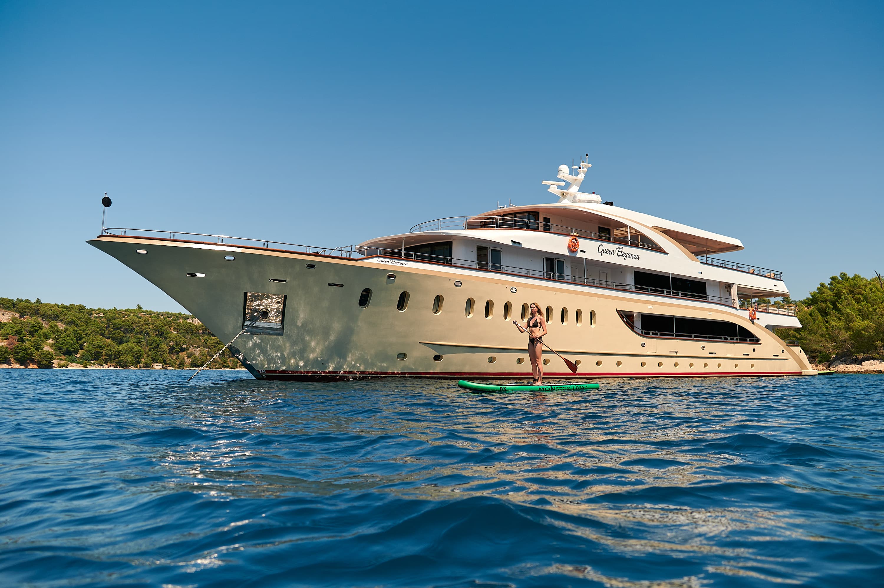 Experience Luxury with Queen Eleganza