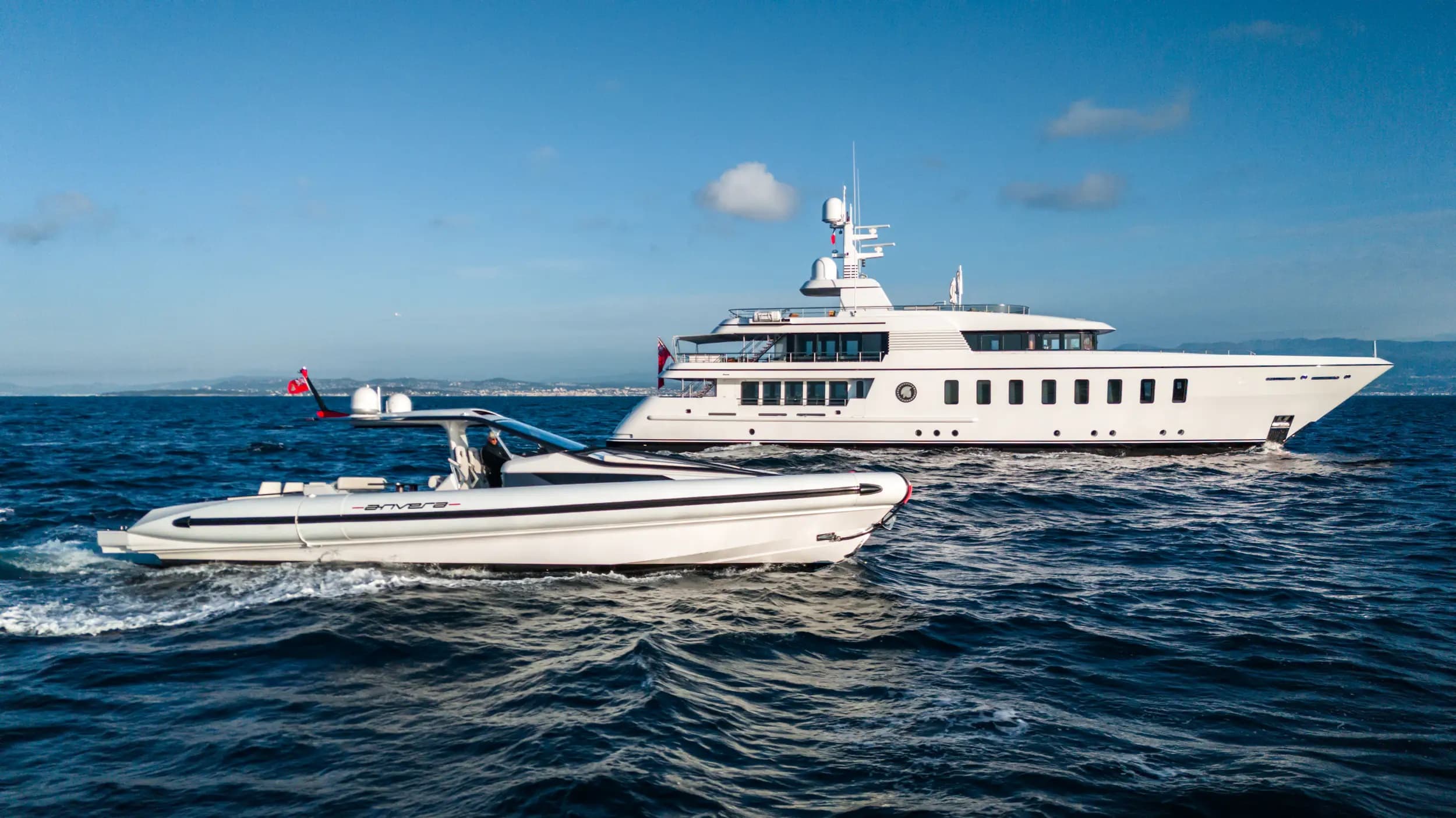 Luxury Yacht Charter: GLADIATOR