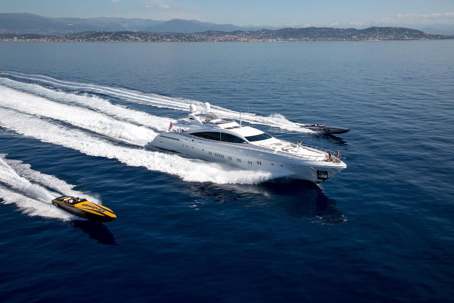 Experience Speed and Luxury Aboard the DA VINCI Yacht in Southern France