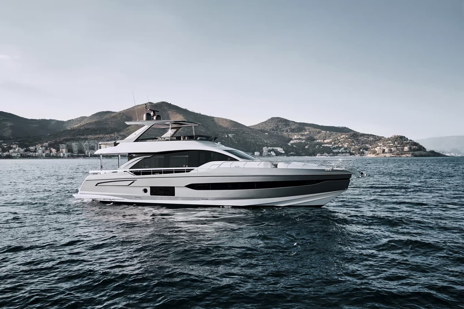 Experience Luxury at Sea with the 2024 Azimut DT78: Florida/Bahamas Getaway Awaits