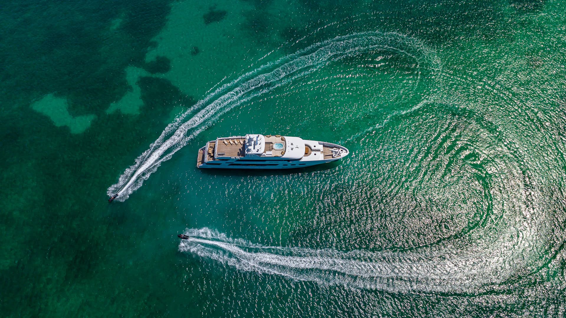Sailing the Bahamian Seas on SILVER LINING (164'): An Experience of Exceptional Luxury