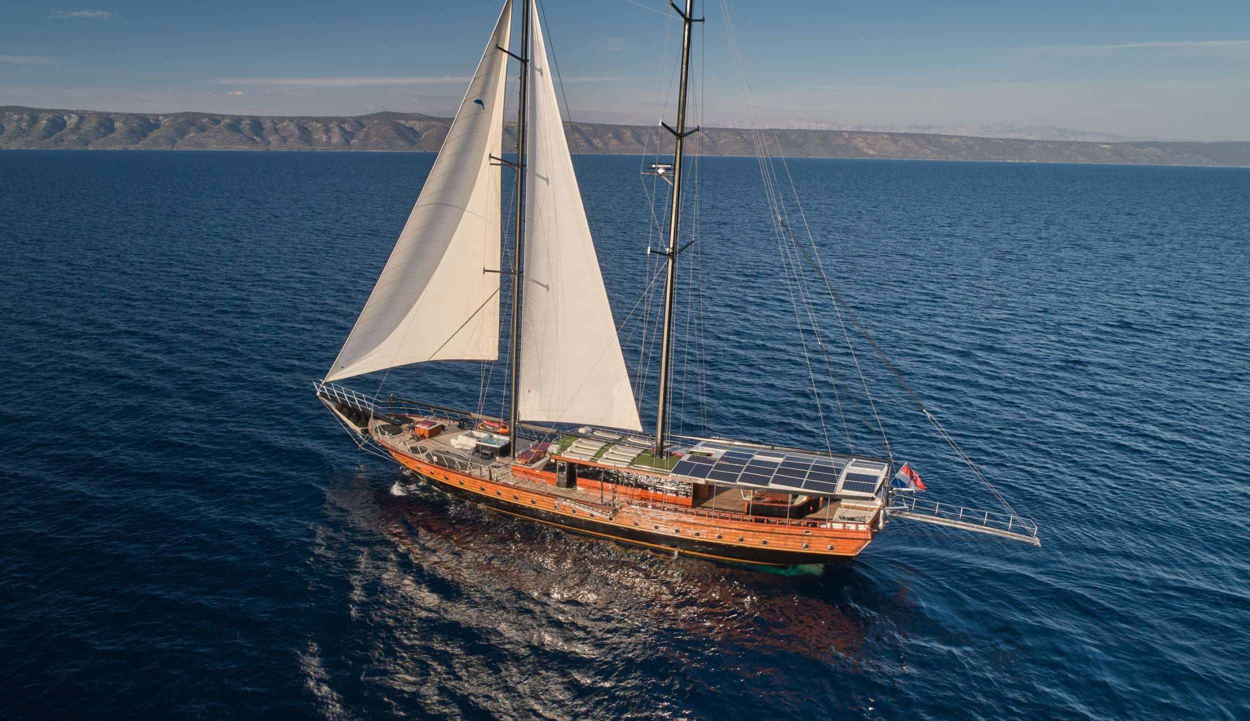 M/Y Stella Maris: Holiday Season in the Caribbean