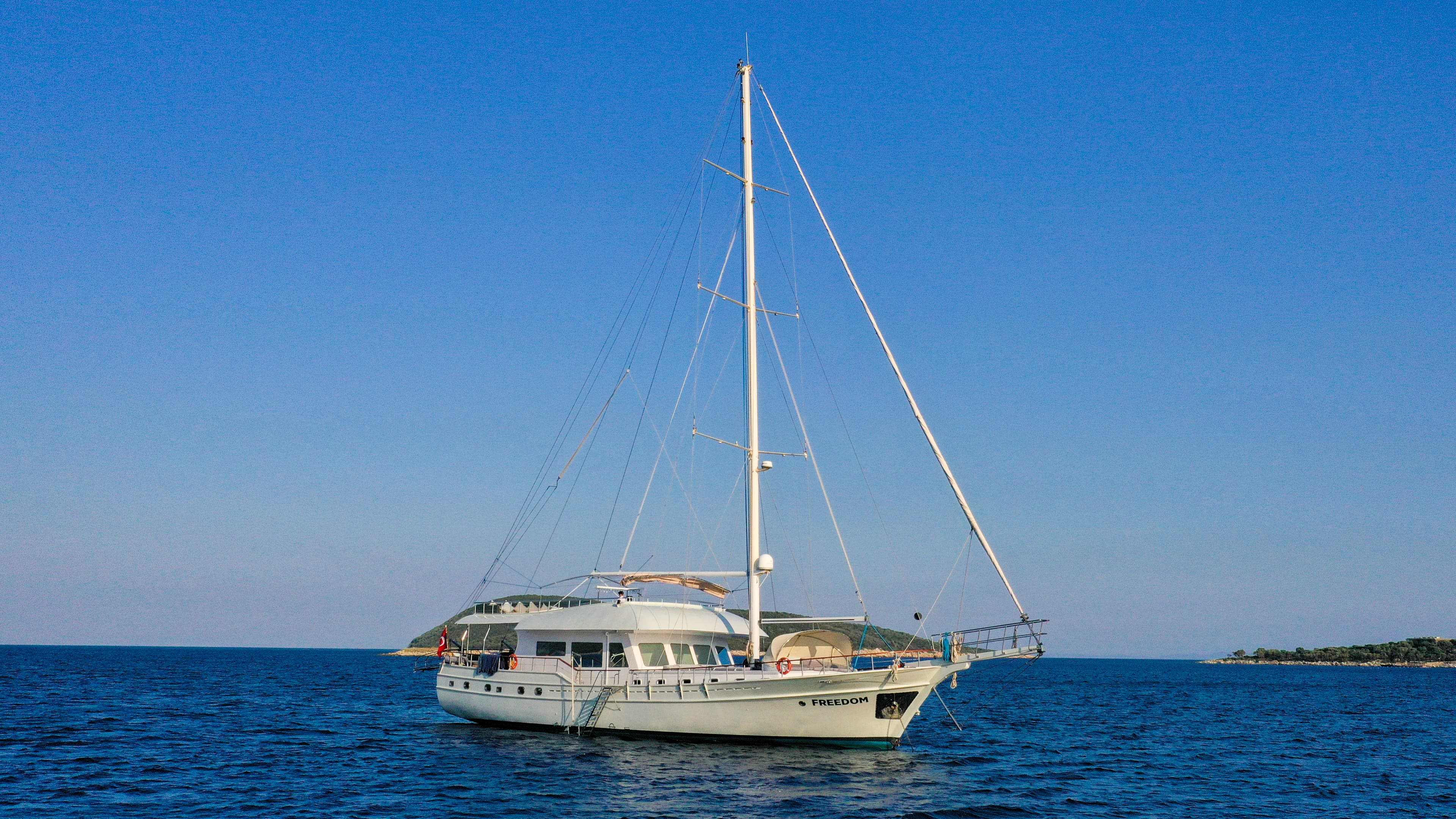 Yacht Freedom: Availability and Pricing