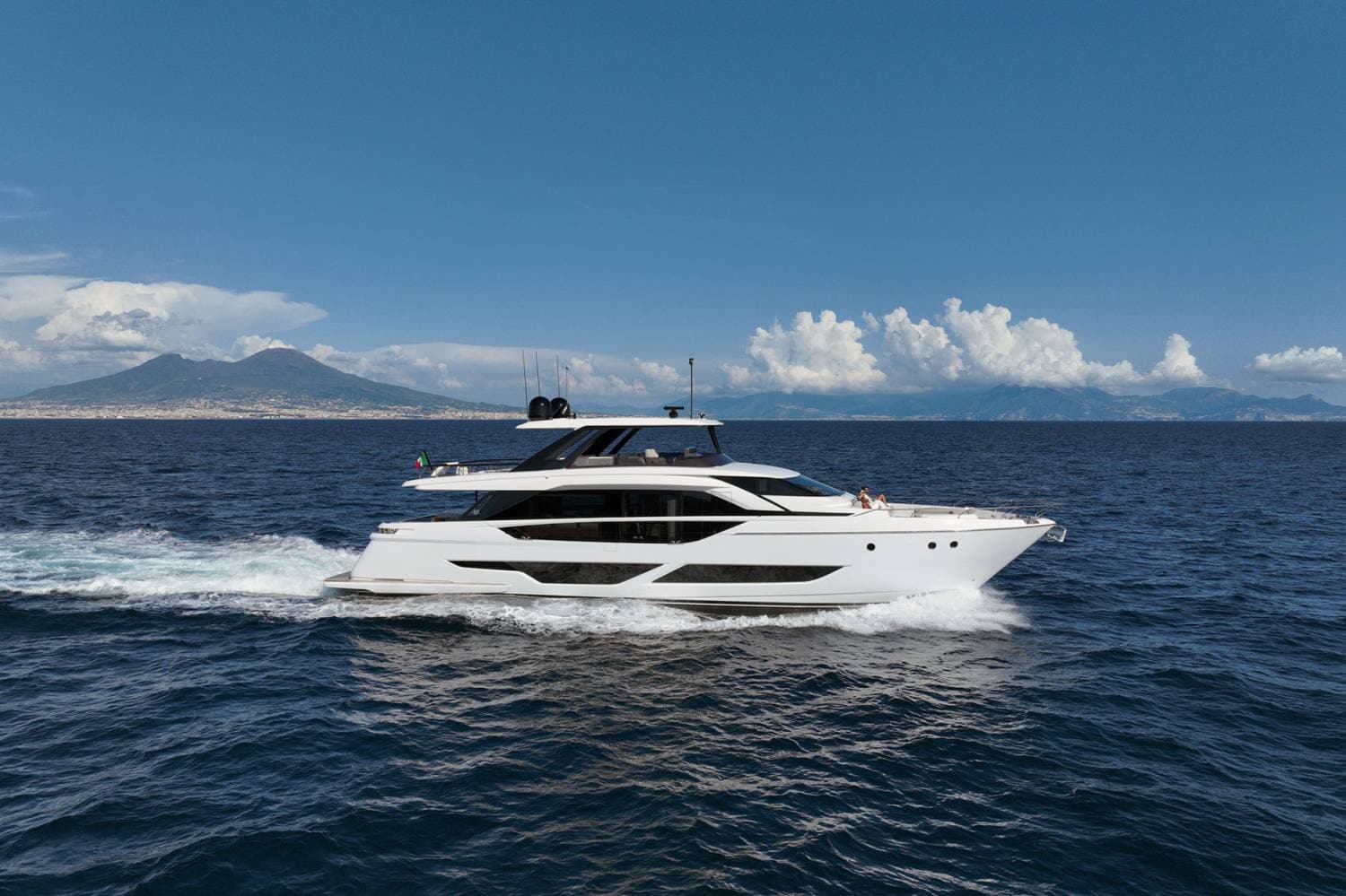 Sail on the Fast: A Cutting-Edge 27m Ferretti