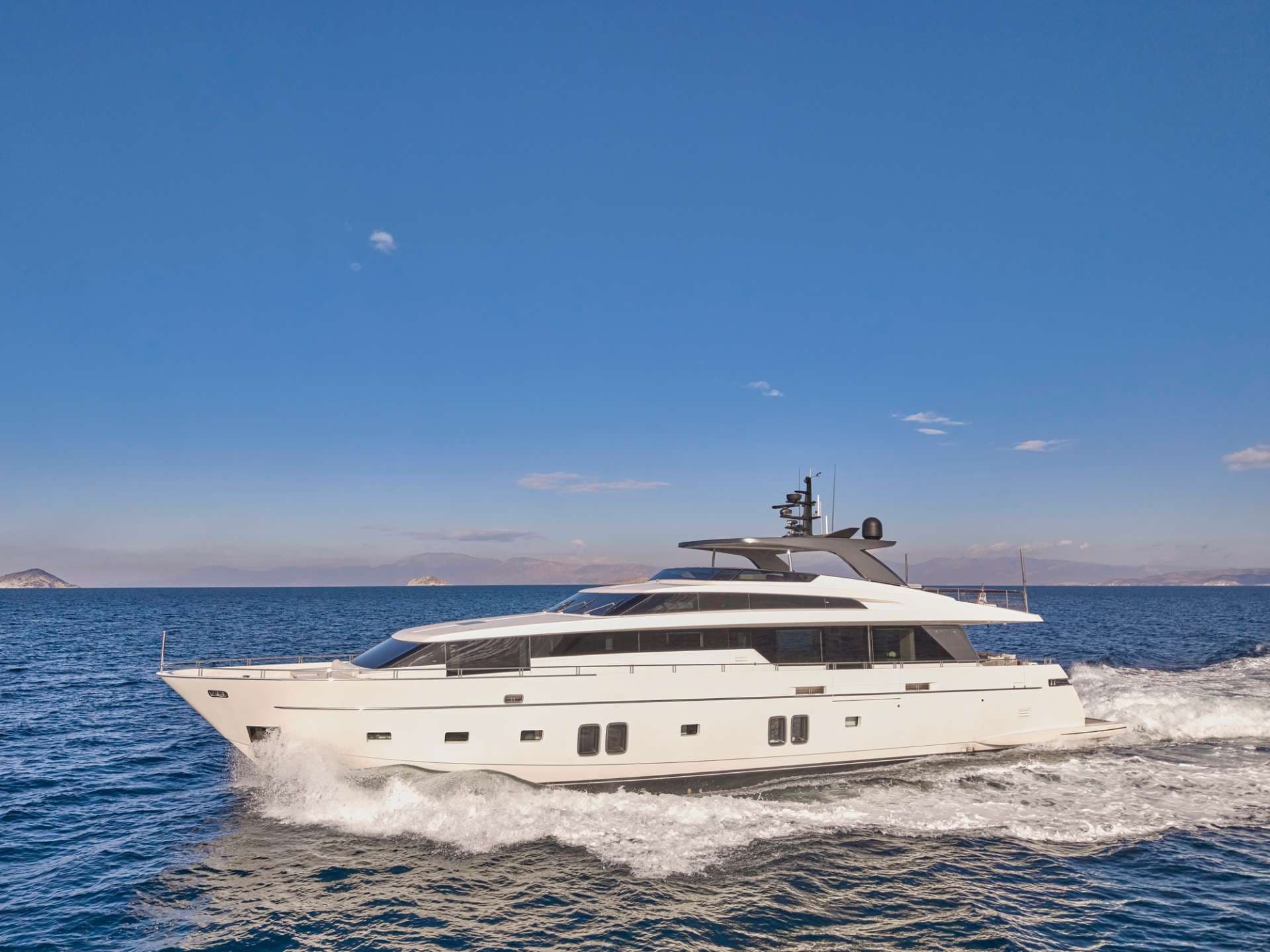Golden Yacht: The Ultimate Luxury Experience in Greece