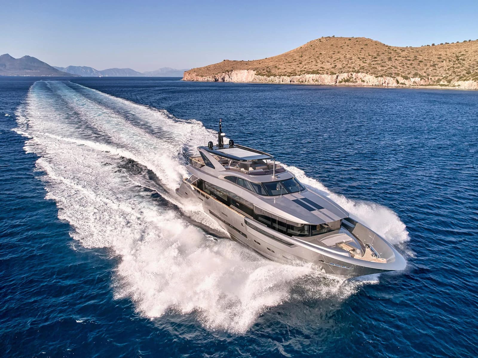 Discover a Luxury Summer Escape with M/Y SEAMMETRY