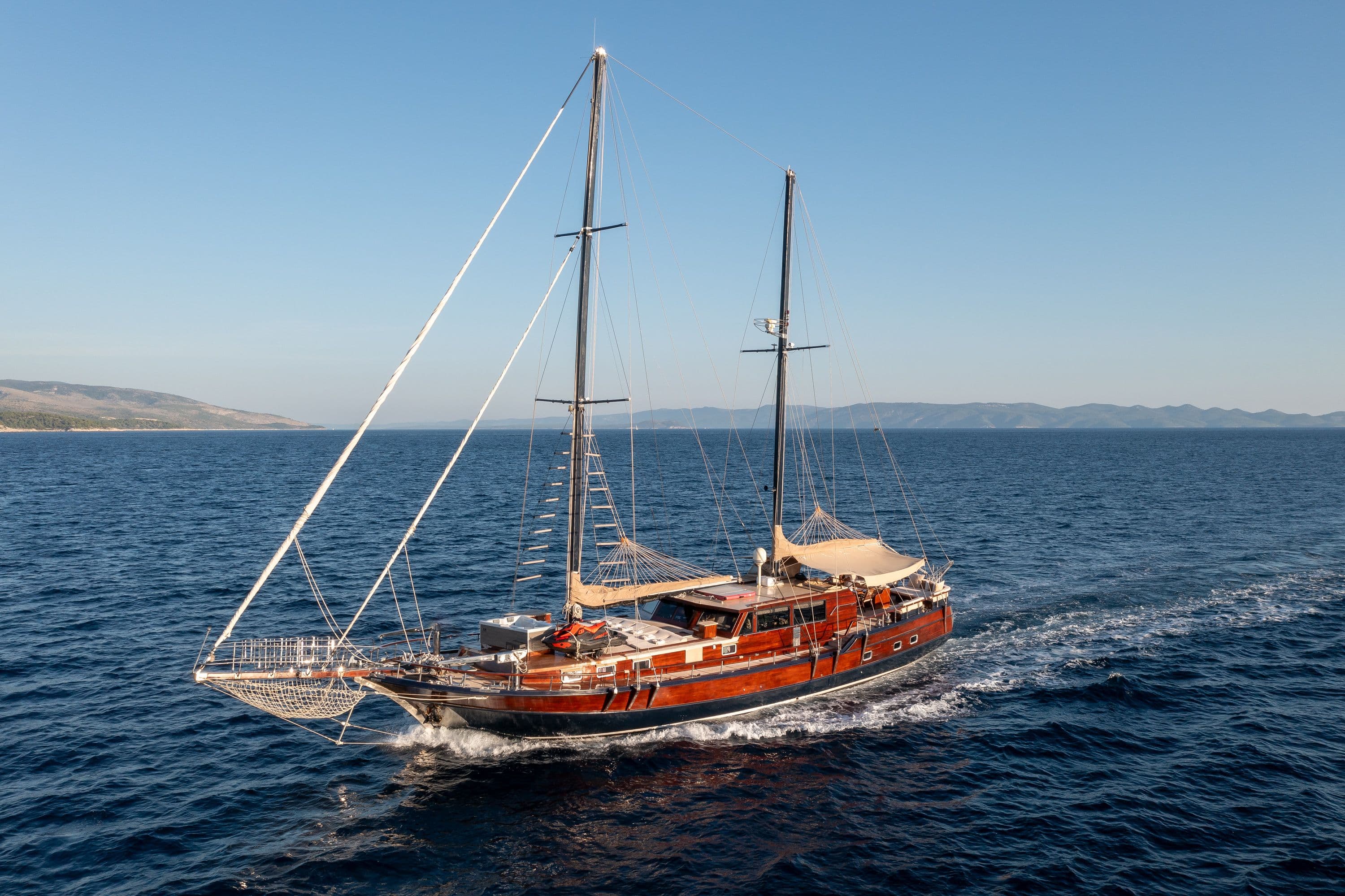 Luxury Gulet Pacha: the 28-meter Mahogany Marvel