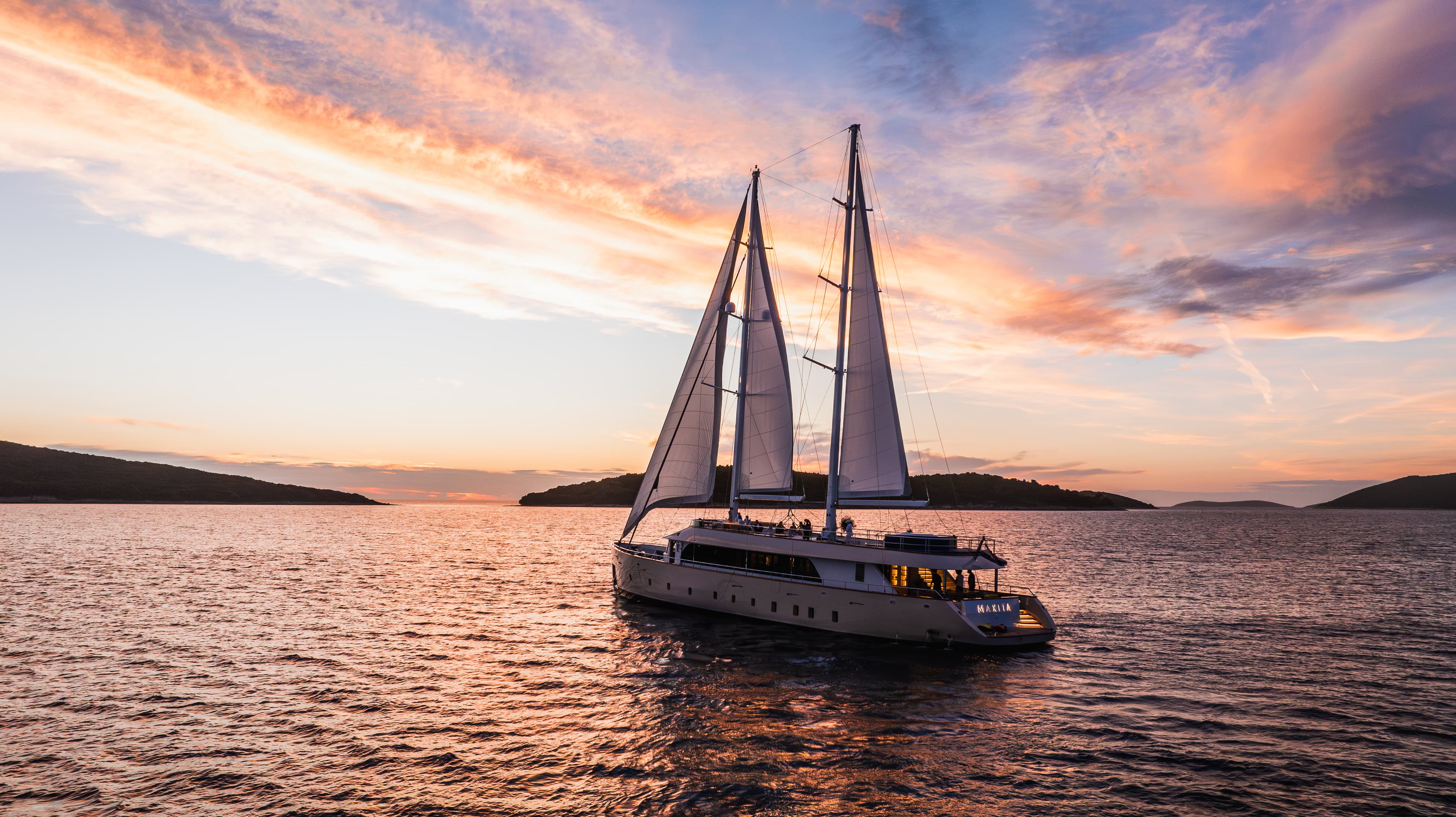 Maxita Motor Sailer: Uncover Croatia's Luxury in 2026