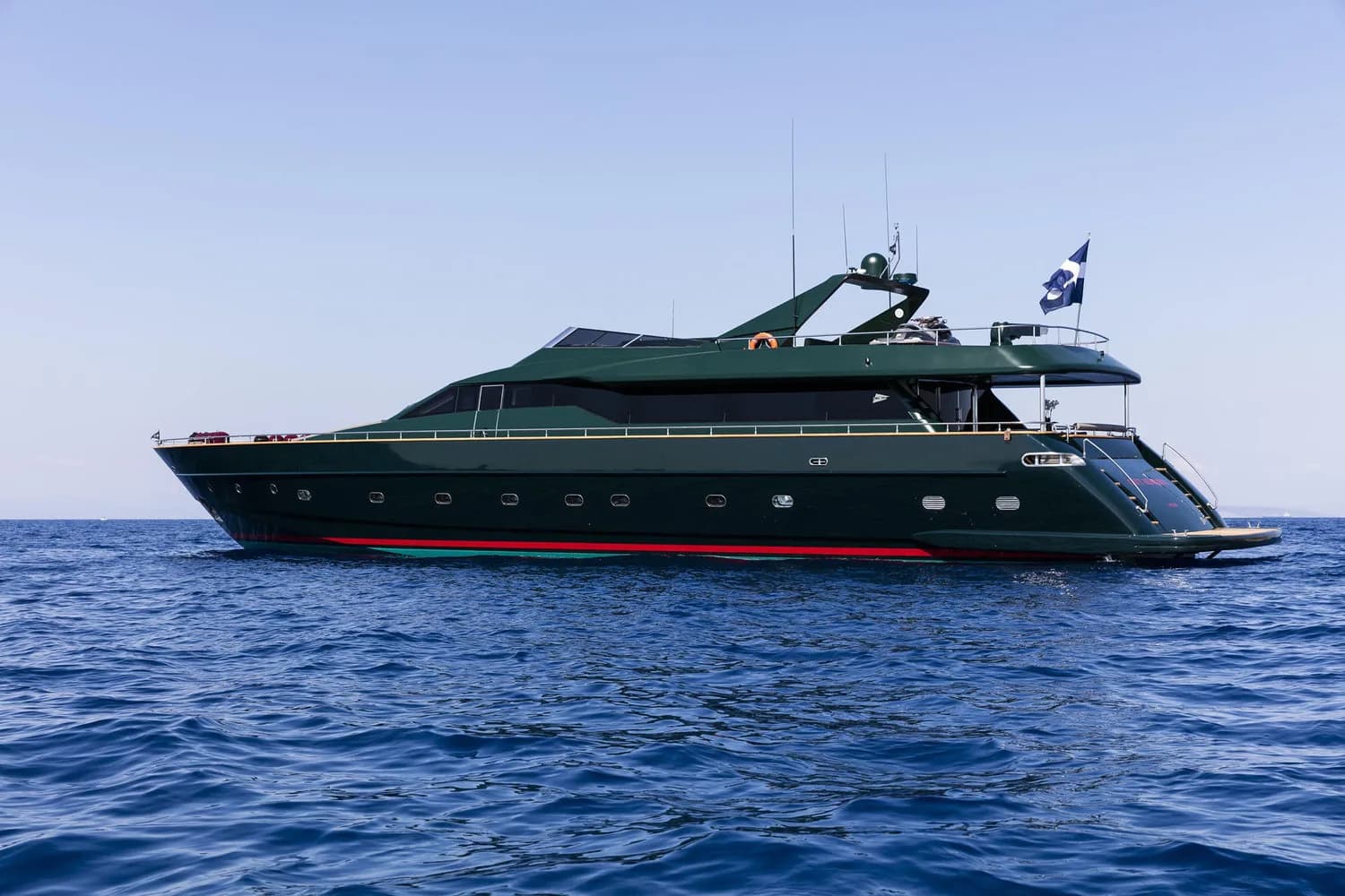 M/Y Can't Remember: Comfort Across the Mediterranean