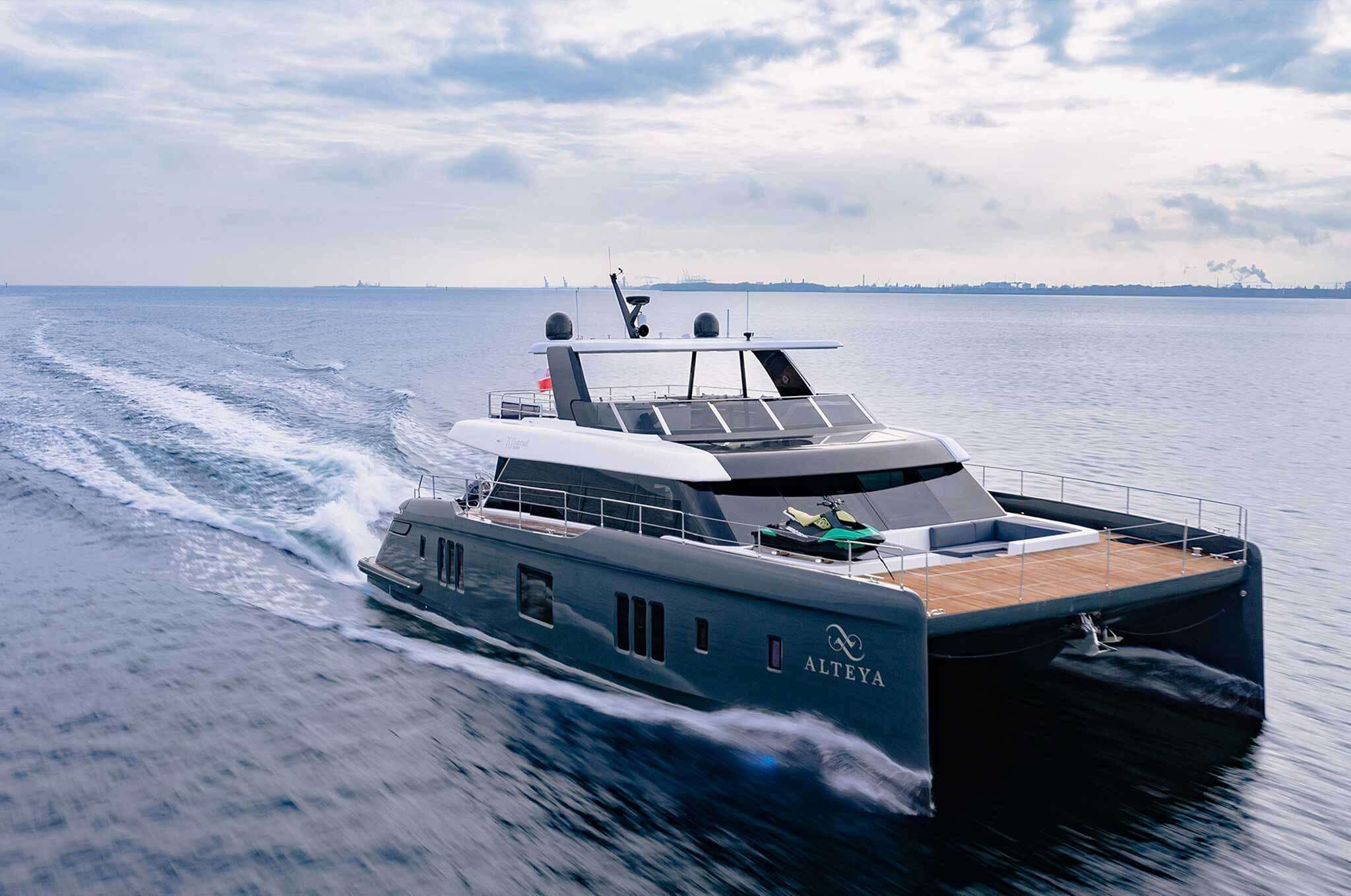 Luxury Charter: The ALTEYA in the Heart of Athens