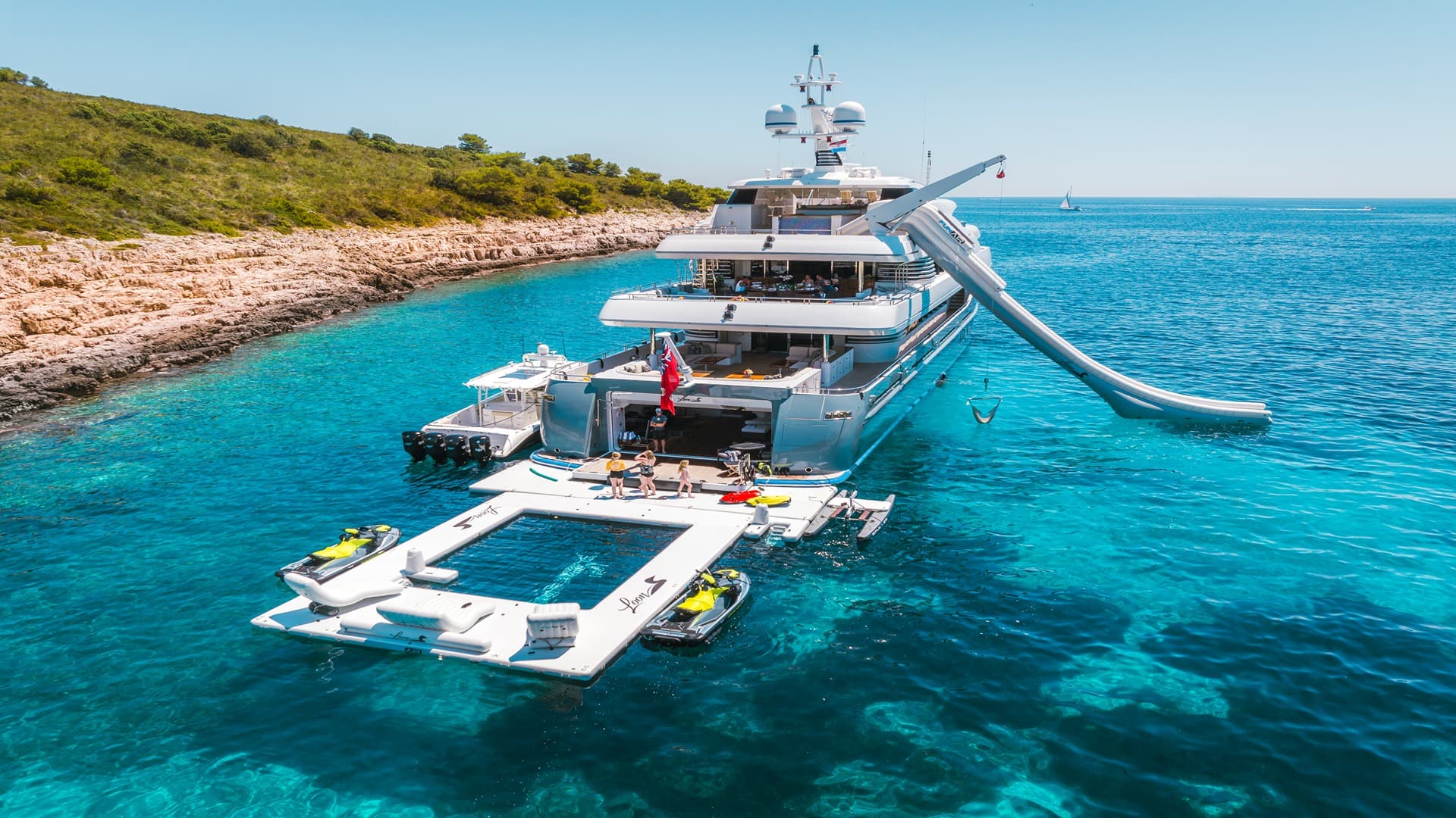 Charter 'Lady Beth' - Seize the Special Christmas Offer in St. Martin
