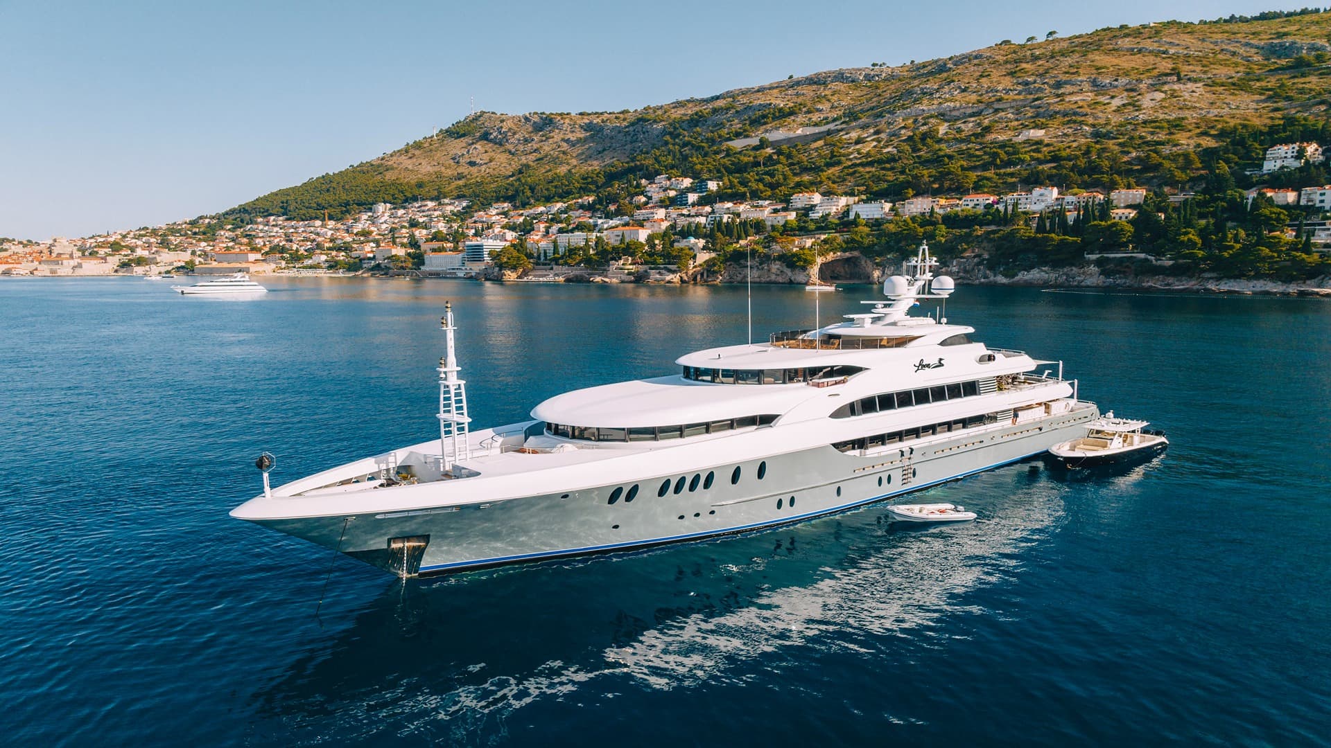 LADY BETH: An Enchanting Valentine’s Yacht Charter