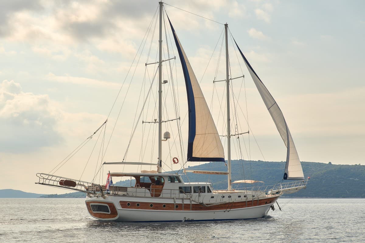 The Fully Refitted CURRENT SEA Yacht