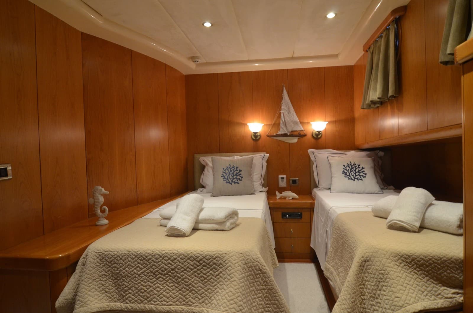 Aegean Schatz interior