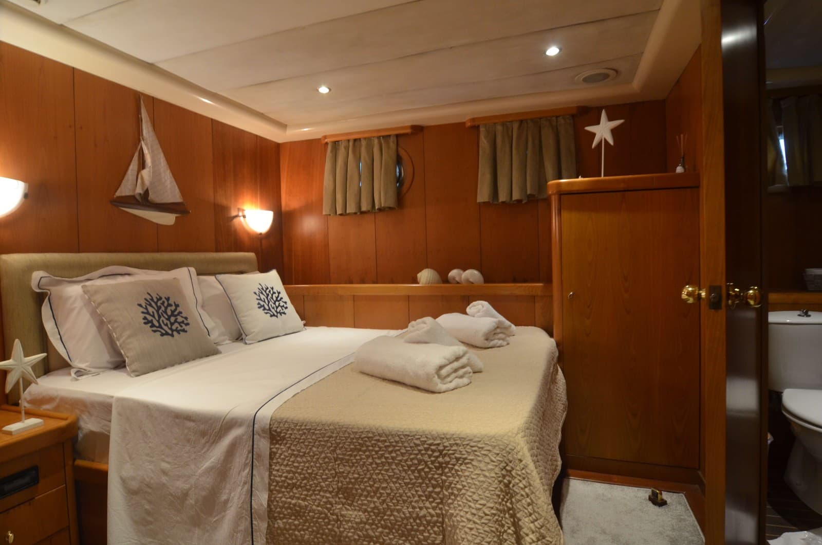 Aegean Schatz interior