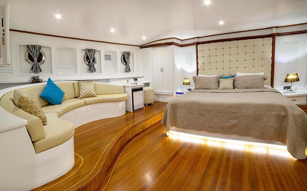 Bella Mare deck