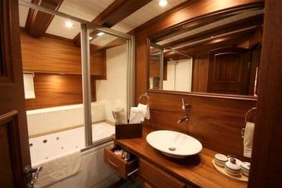Caner IV cabin