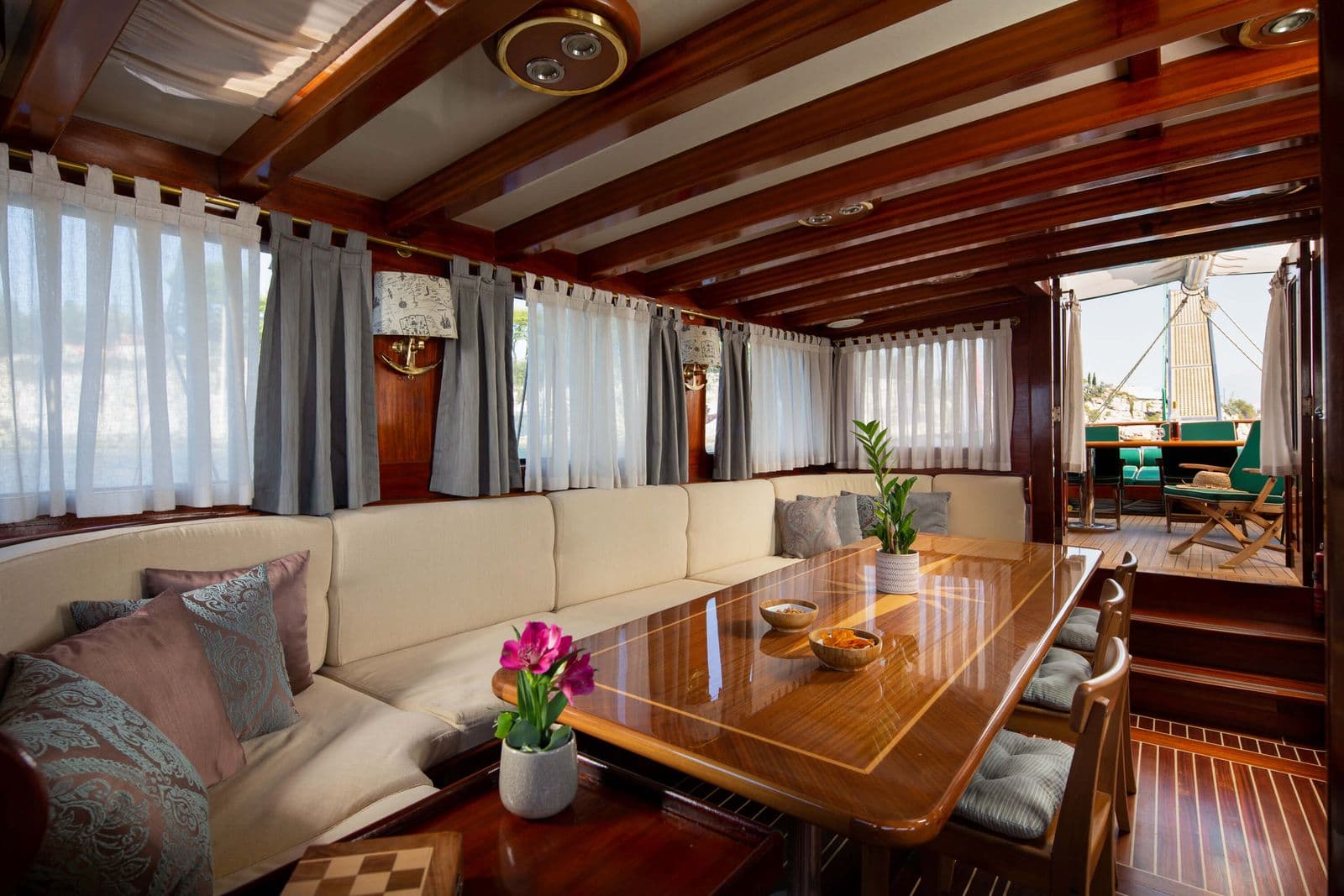 Carpe Diem 7 cabin