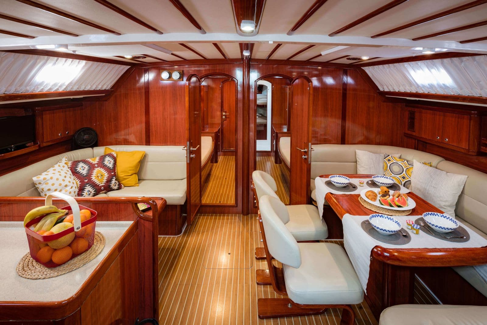 Christianna VIII dining