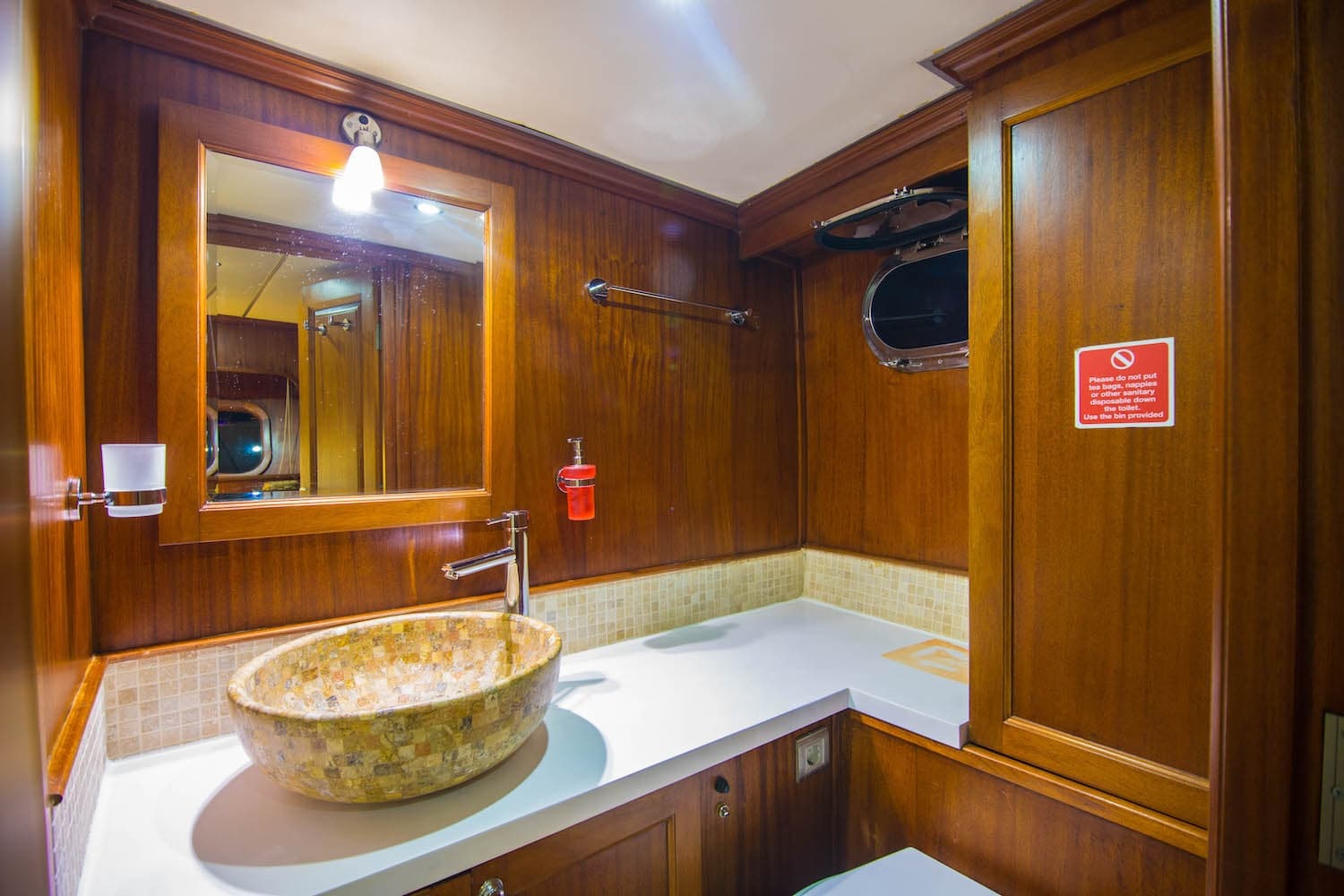 Dea Del Mare interior