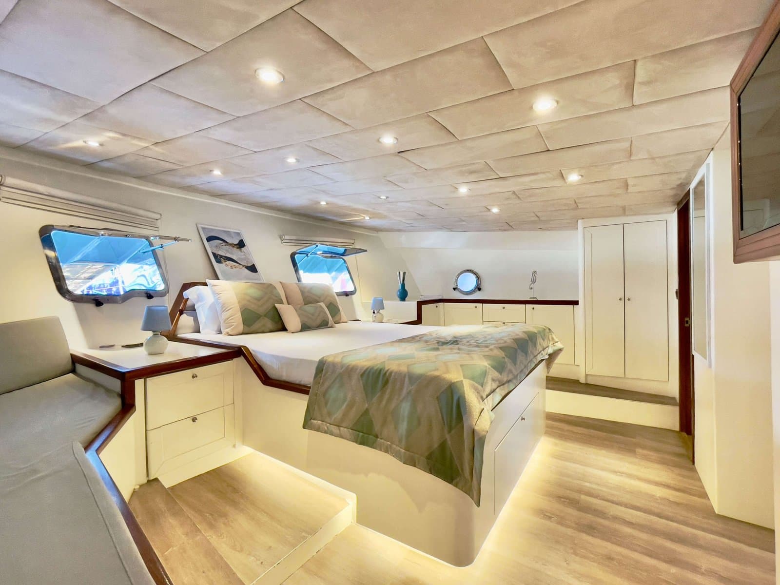 Derya Deniz interior