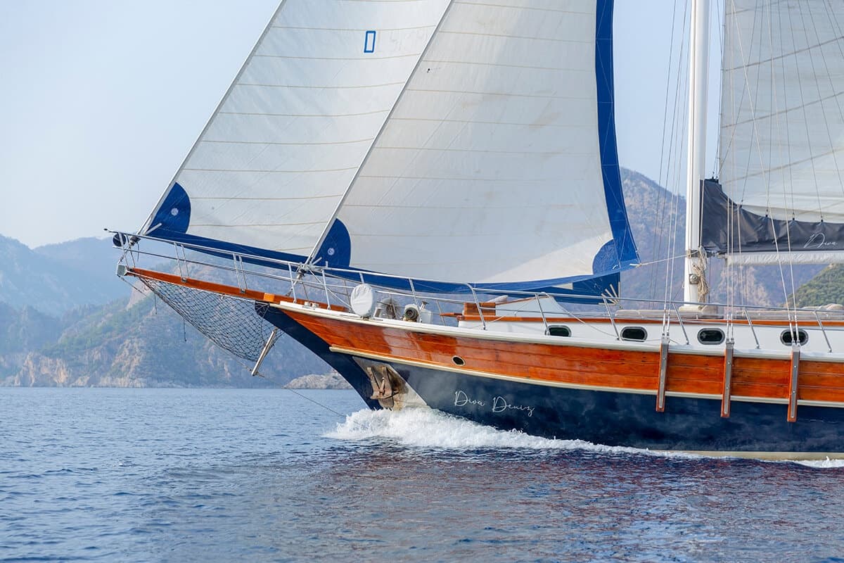 Diva Deniz deck