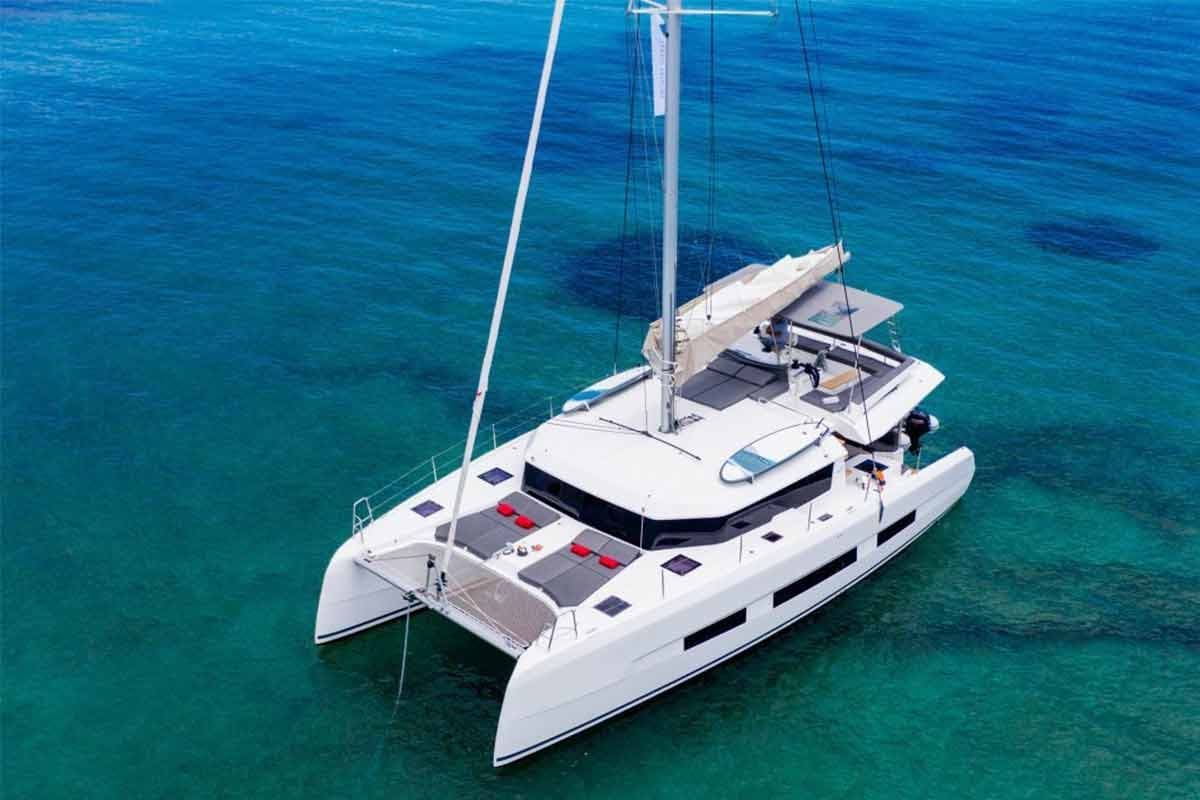 Dufour 48 exterior