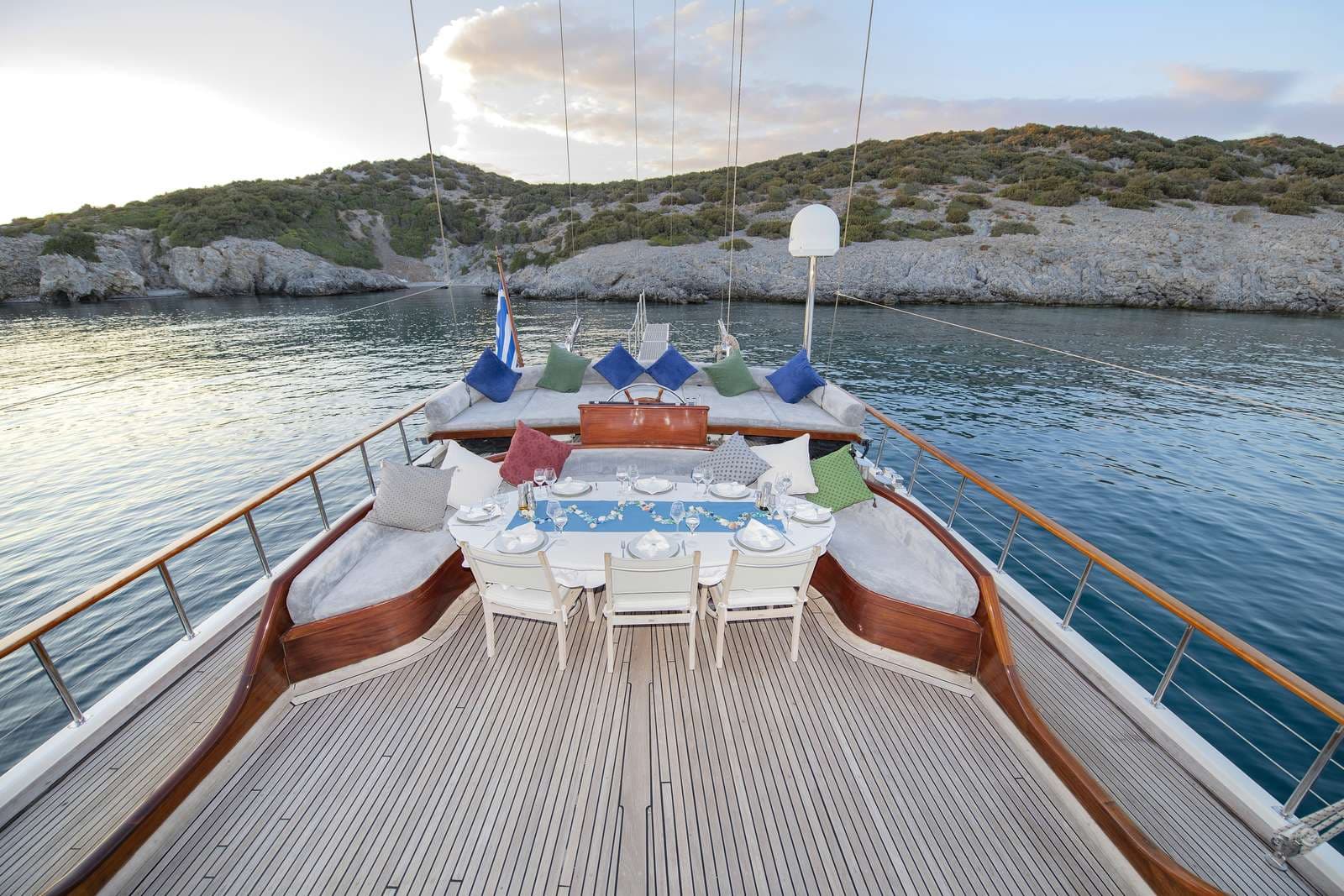 Ecce Navigo interior