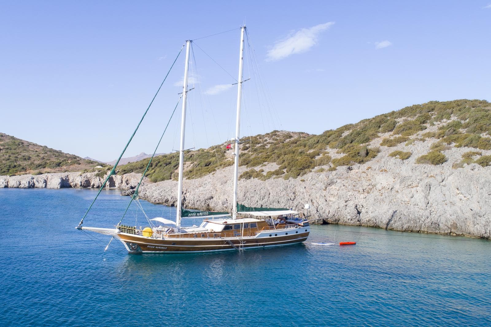 Ecce Navigo exterior