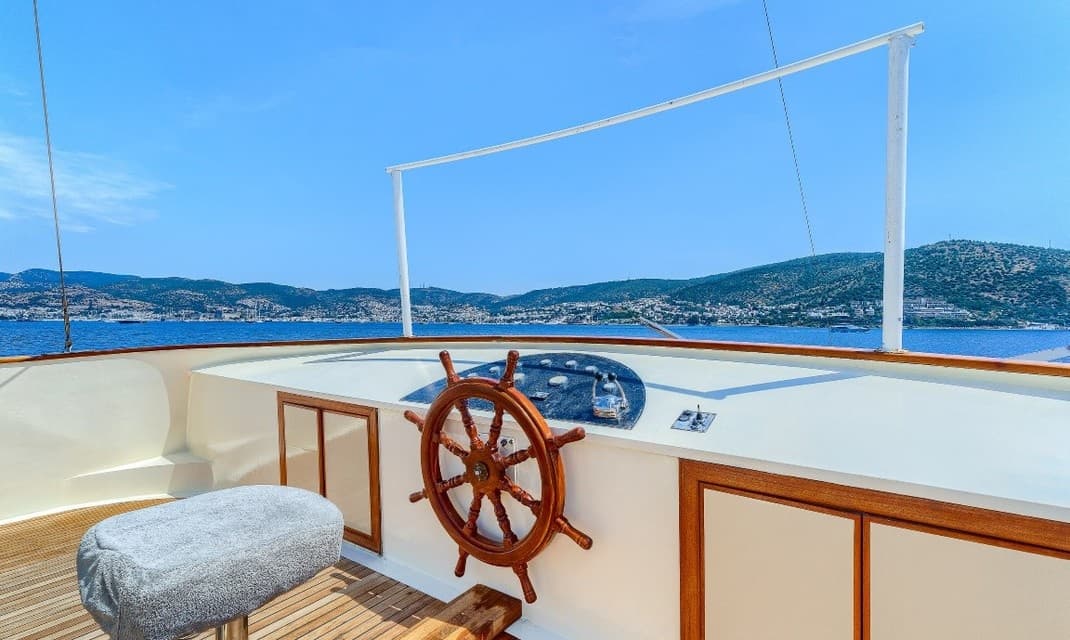 Elara I cabin