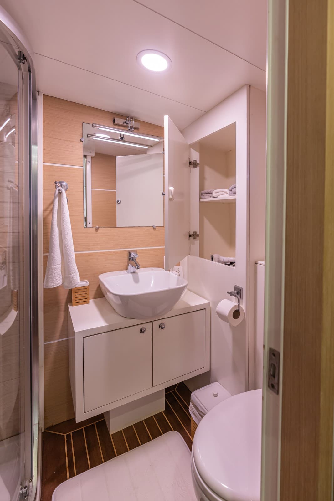 Elifim 11 cabin
