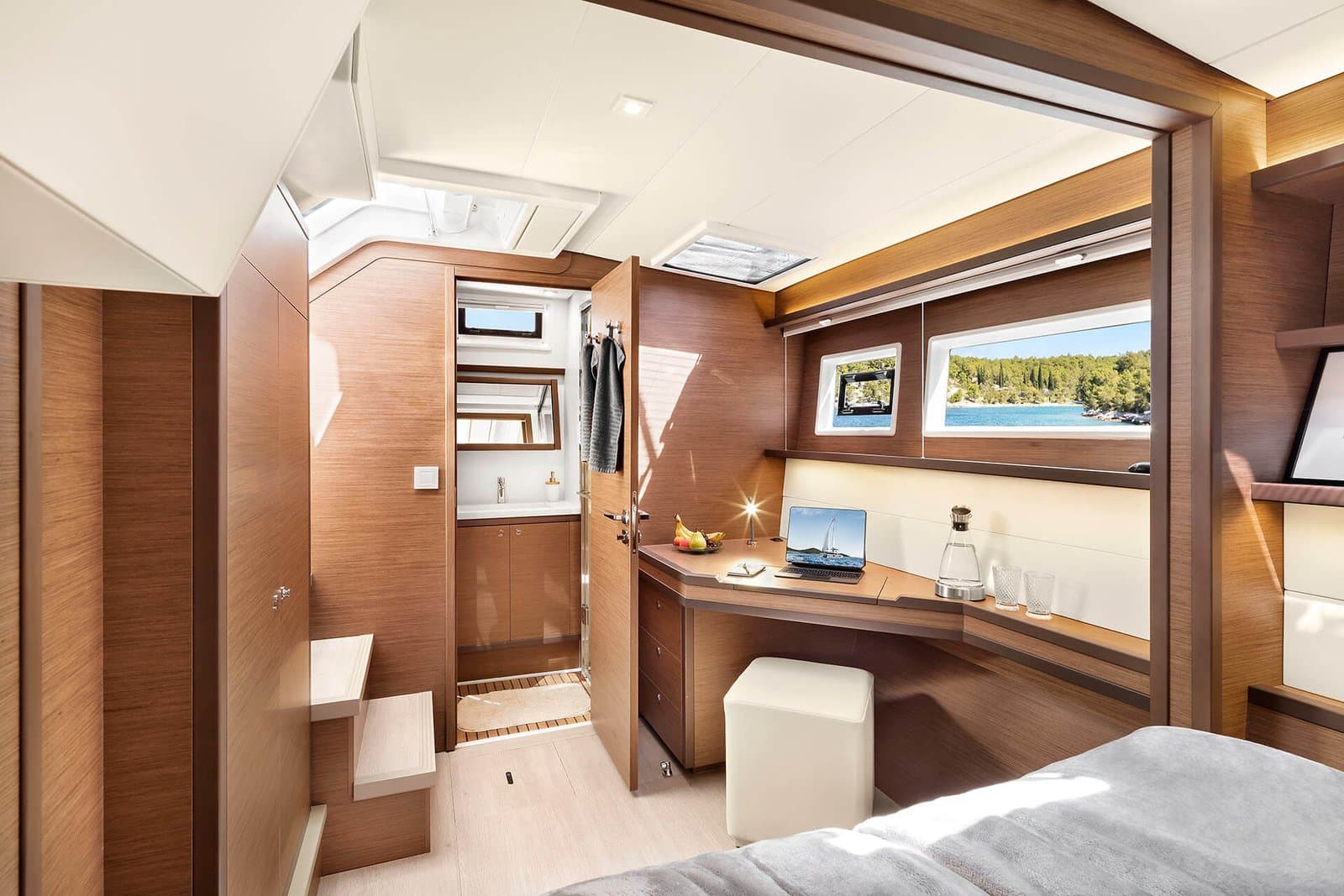 Emerald Gemini cabin