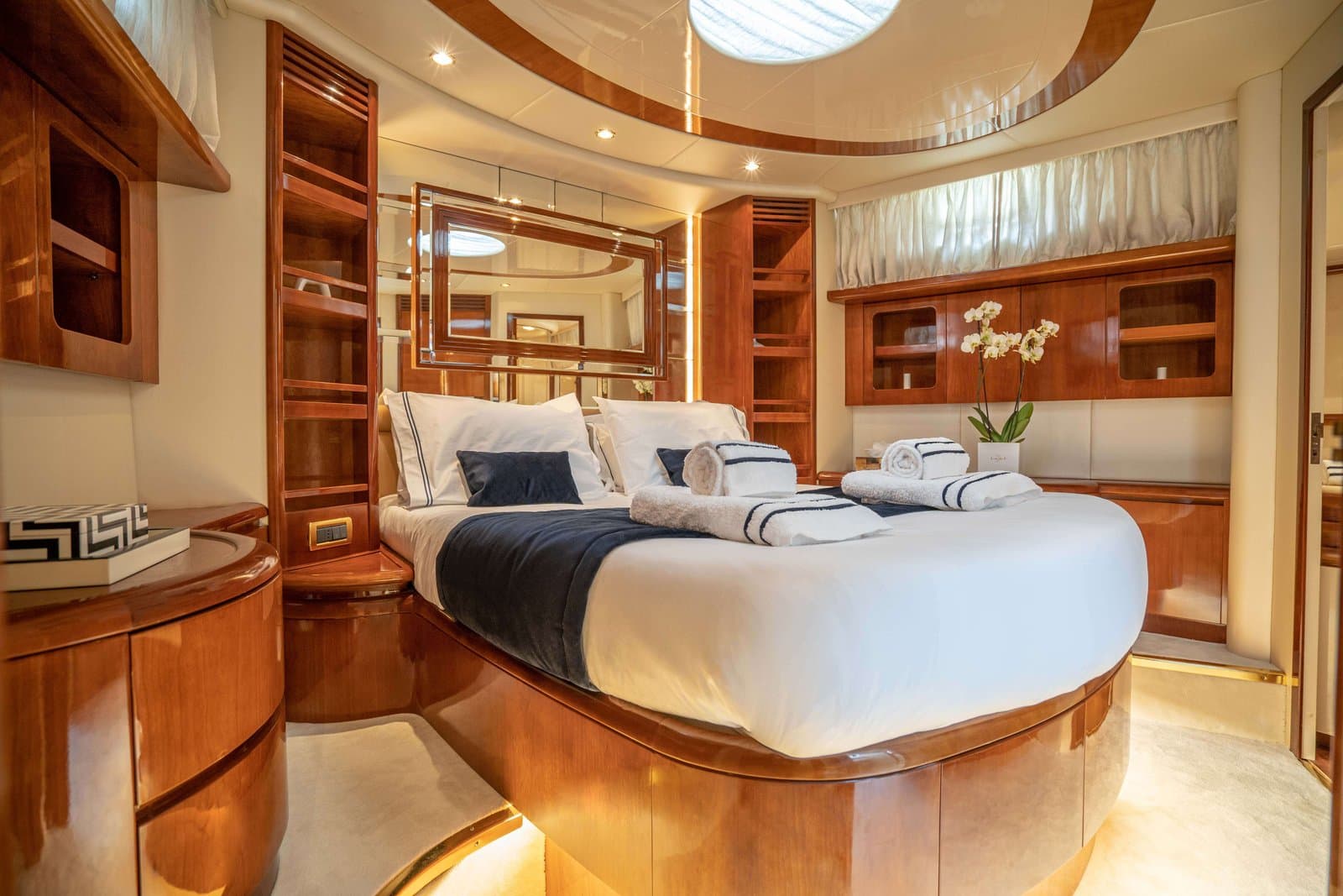 Estia Zeus interior