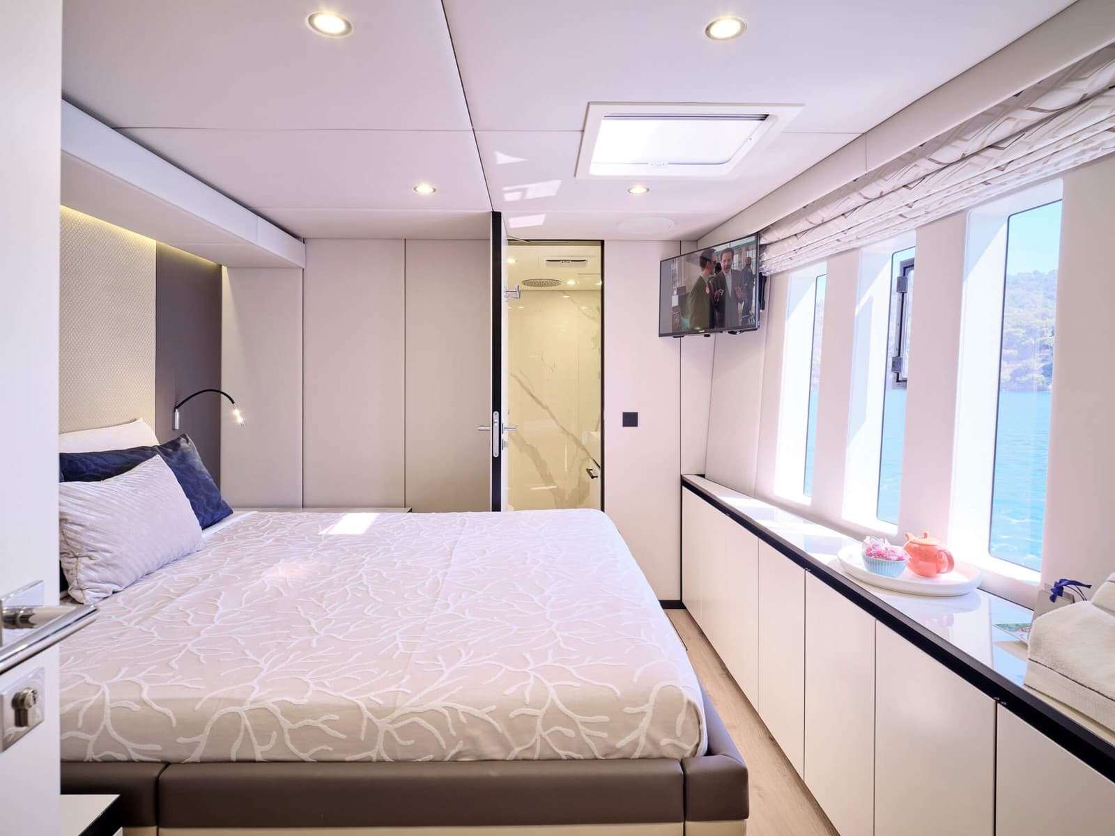 Genny Sunreef 80 dining