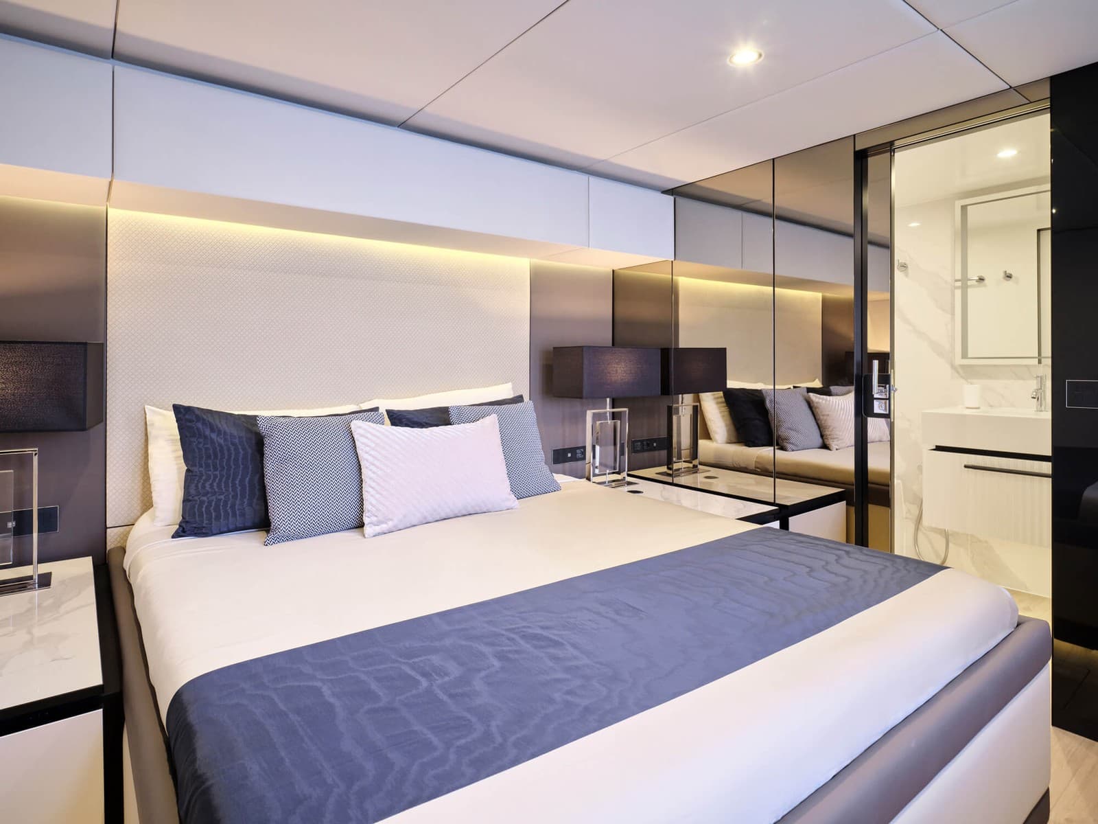 Genny Sunreef 80 cabin