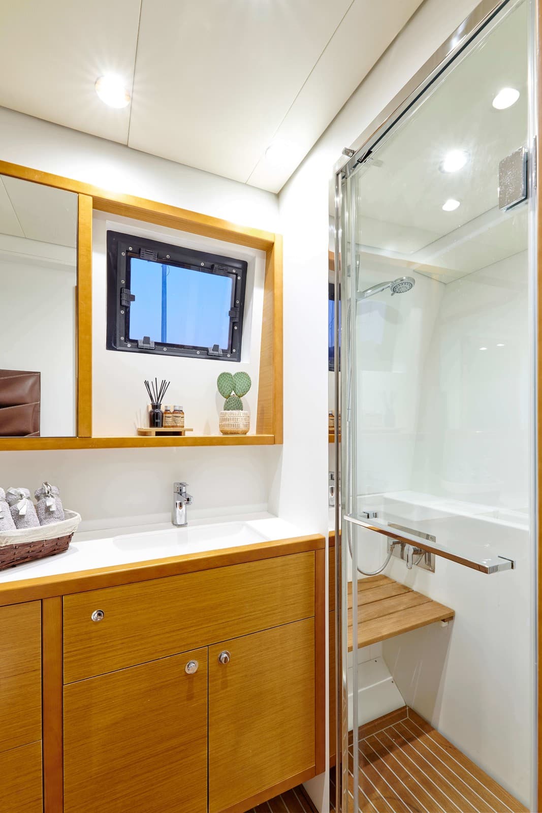 Golden Pearl interior