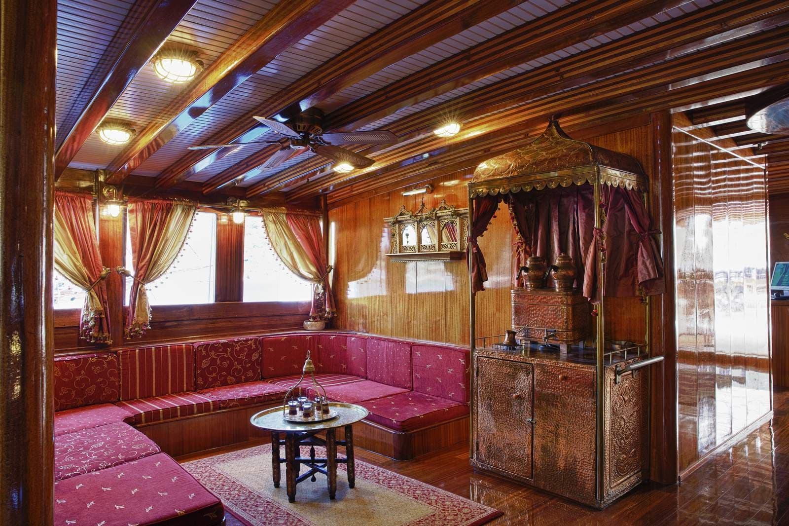 Grand Admiral interior