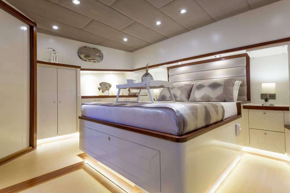 Grand Sailor deck