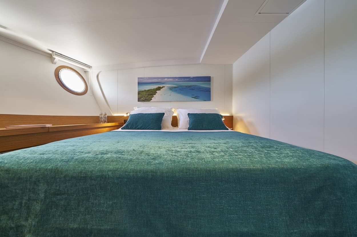 Green Ray interior
