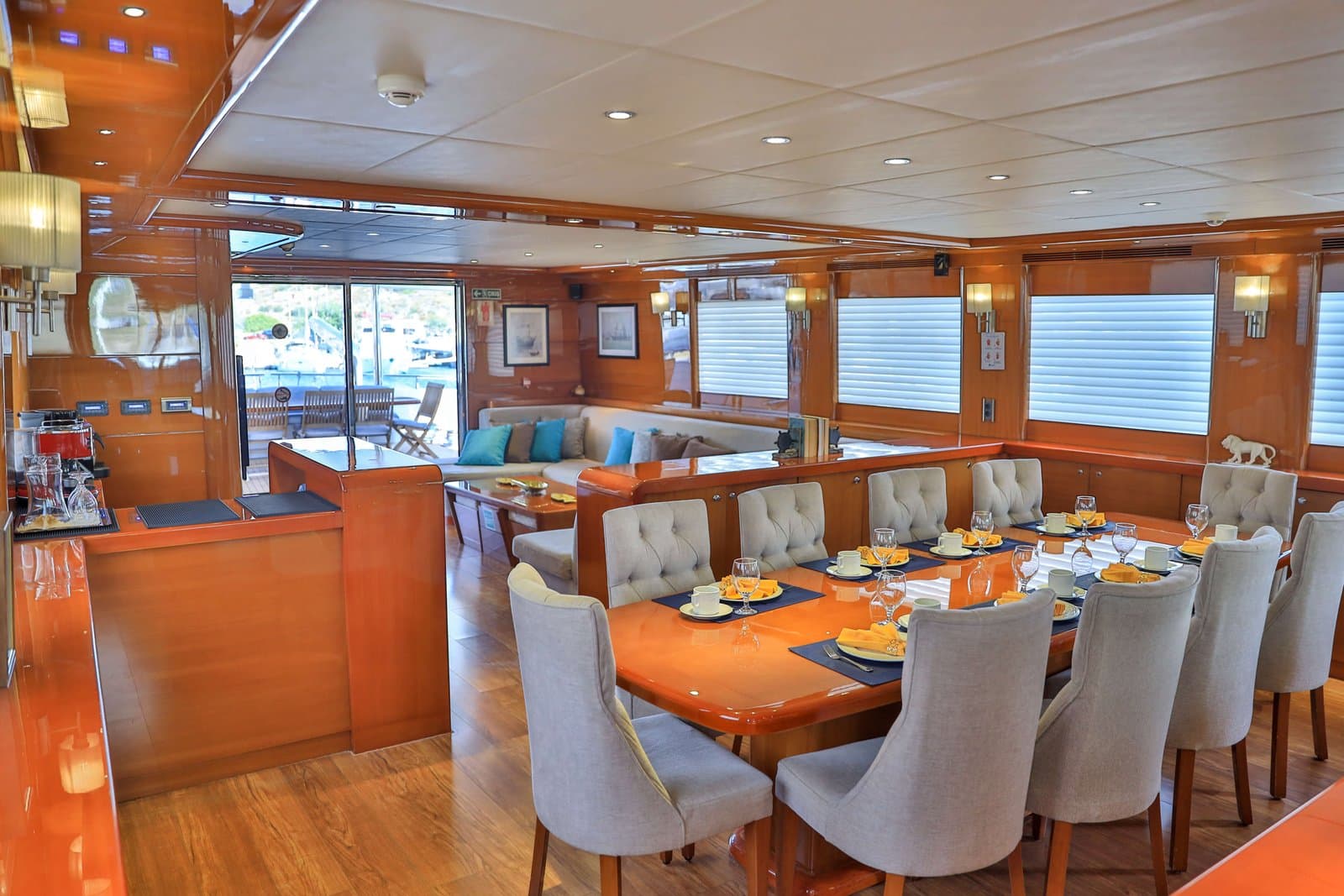 Gul Maria dining