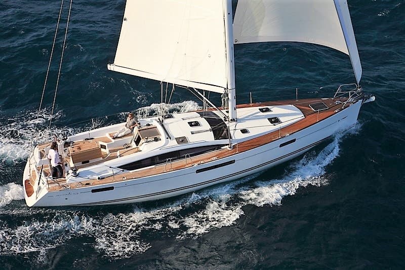 Jeanneau 53 cabin
