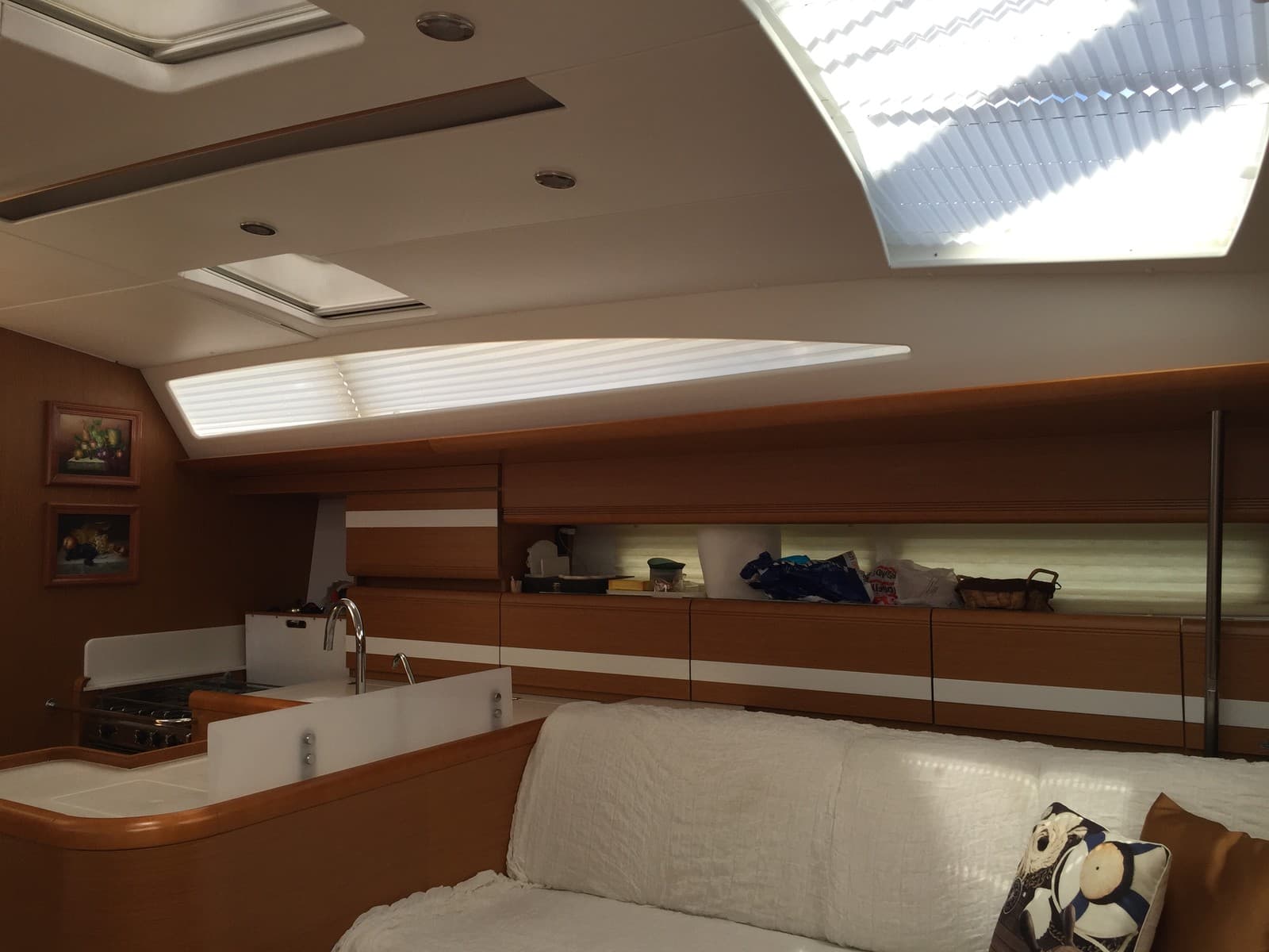 Jeanneau 53 cabin