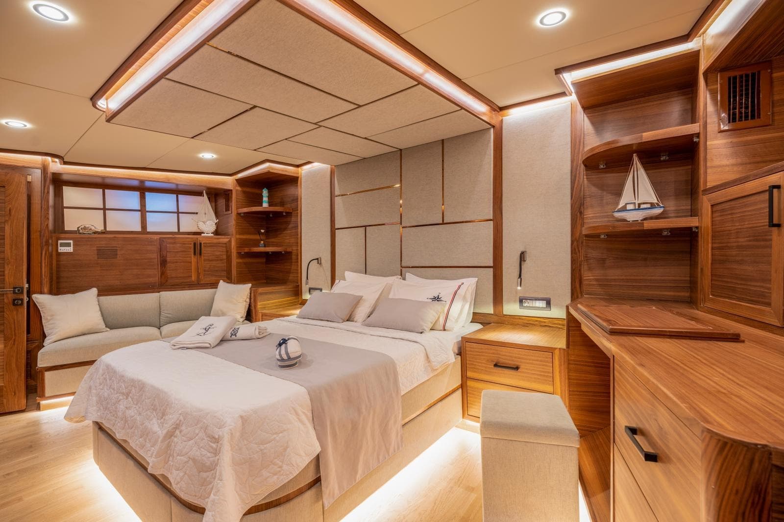 Junior Orcun interior