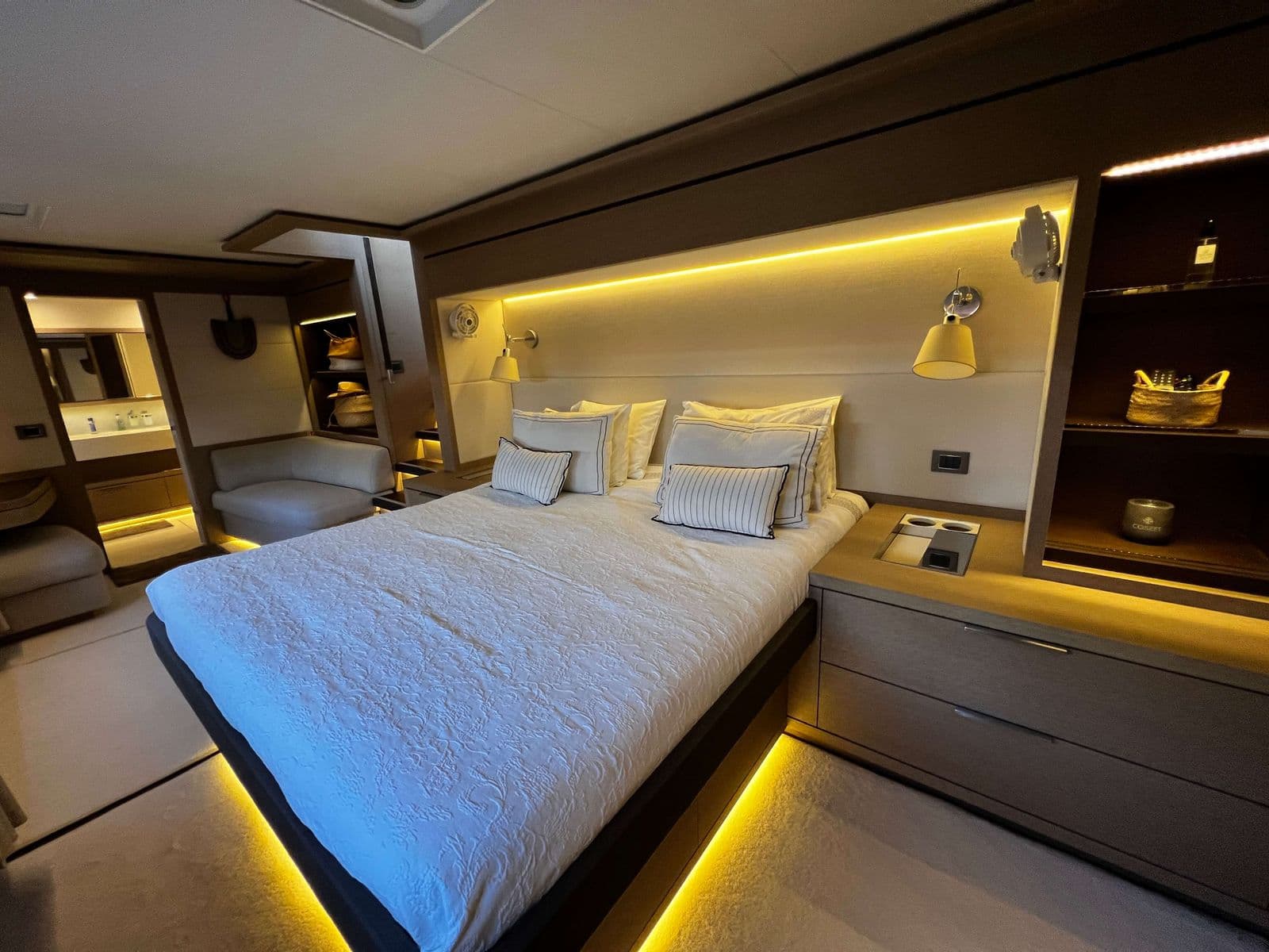 Just Marie 2 cabin
