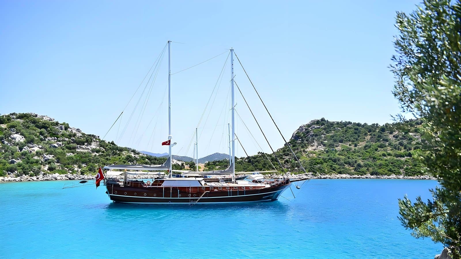 Kaptan Mehmet Bugra exterior