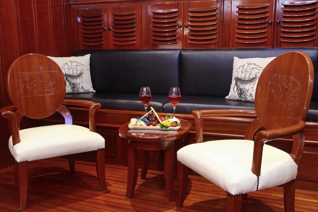 Kaya Guneri Plus dining