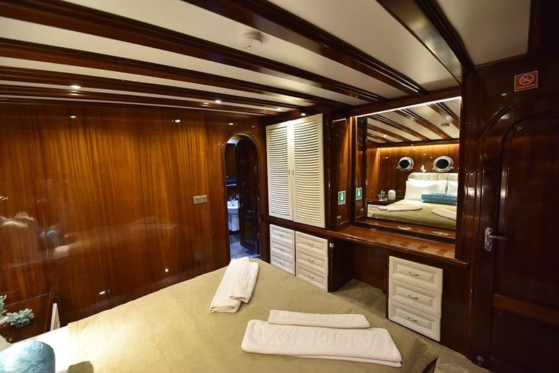 Kayhan 11 interior