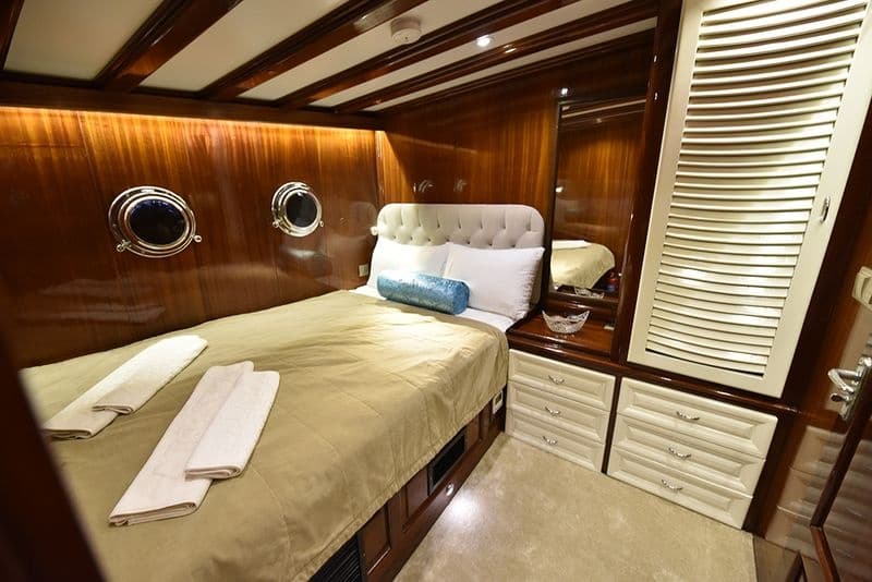 Kayhan 11 interior